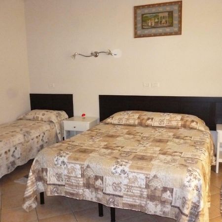 Eurotravel Bed And Car Hotel Ластра а Синя Екстериор снимка