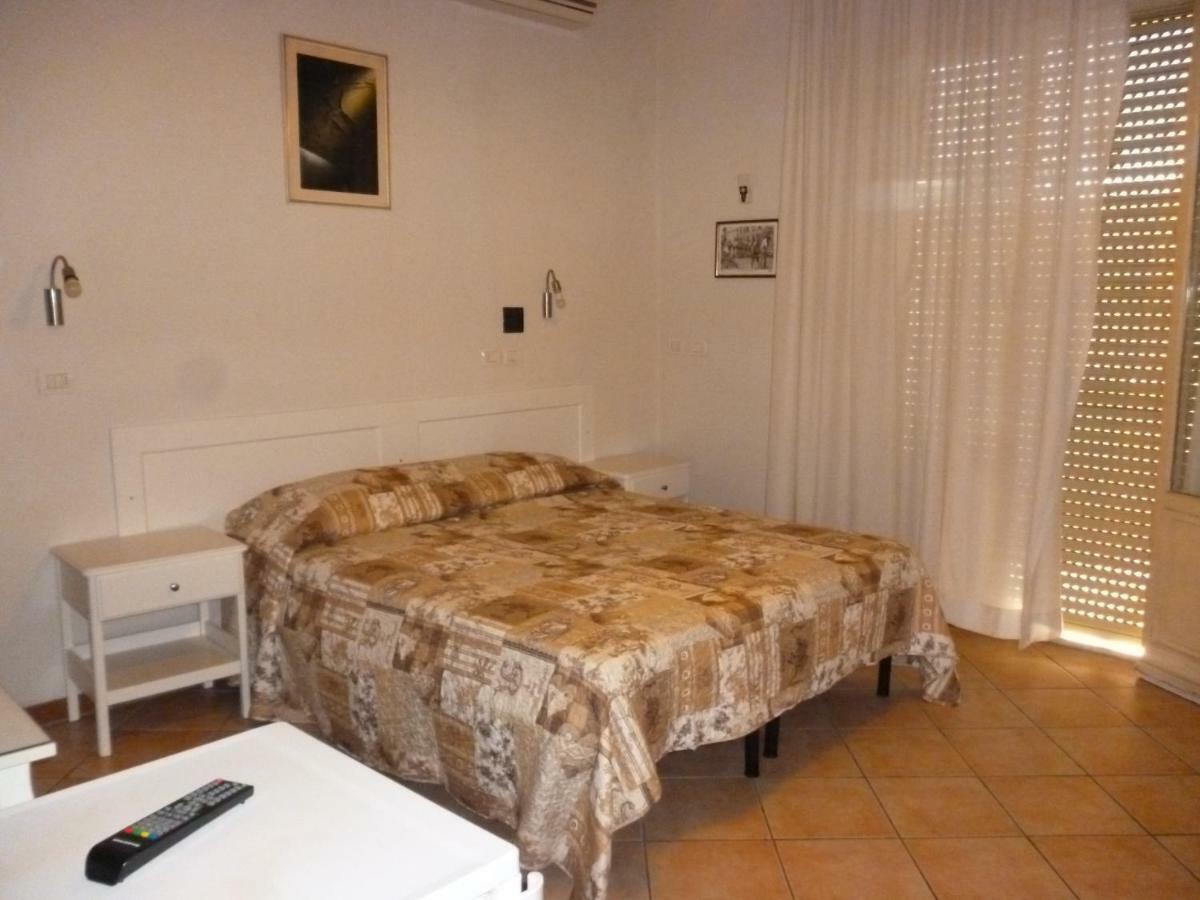 Eurotravel Bed And Car Hotel Ластра а Синя Екстериор снимка